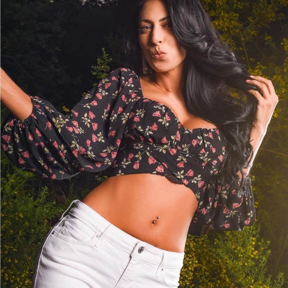 Meet your Posher, Brittni - Picture 1 of 9